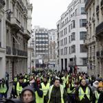 Thousands of yellow vests hit French streets in fifth Saturday of protests