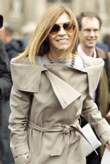 Discovering the world of art through surreal poetic words