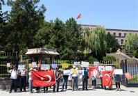 Retired soldiers protest coup cases in front of Turkish General Staff
