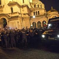 Twenty injured as protesters blockade Bulgarian parliament - World News