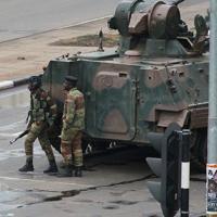 Zimbabwe’s Army Seizes Power, Targets ‘criminals’ Around Mugabe - World ...