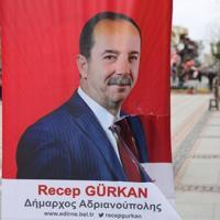Turkish mayor under fire for welcoming tourists with Greek sign - Türkiye News