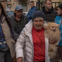 Thousands evacuated as Russia pounds Ukraine border town – World News