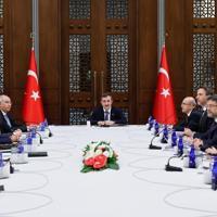 Economic board emphasizes structural reforms as top priority