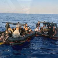 Dozens of illegal migrants caught off western coasts - Türkiye News
