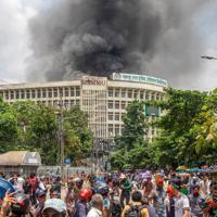 Bangladesh PM flees as protesters storm palace - World News