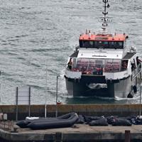 Eight migrants die in Channel crossing attempt - World News