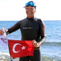 Swedish athlete kicks off 10-year swimming expedition from Istanbul - Türkiye News
