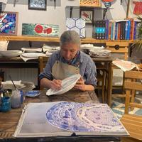 Turkish ceramic artist crafts İznik-inspired tile for Pope’s upcoming visit