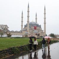 Rain returns as temperatures stay above seasonal norms across Türkiye
