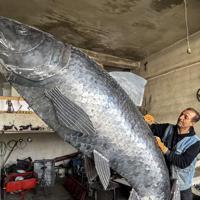 Iranian sculptor creates pearl mullet sculpture in Van