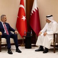 Turkish FM meets Qatari premier on sidelines of Doha Forum