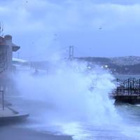 Storm batters Istanbul, disrupts transport across western Türkiye