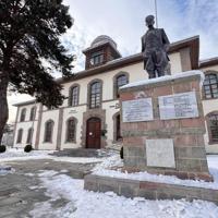 Historic Erzurum congress building closed to visitors over quake safety concerns