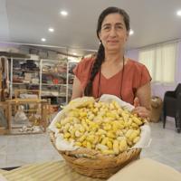 Turkish woman honored for reviving Hatay’s rare yellow silk