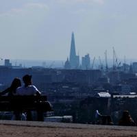 UK unemployment rises to five-year high of 5.2 pct: official