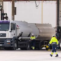 Oil prices surge as Mideast war rages