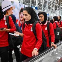 Iranian women's football team member changes mind on asylum in Australia