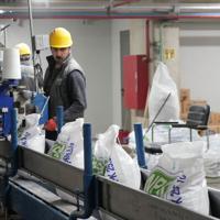 Government cuts fertilizer import tariffs amid price surge