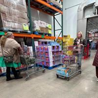 US consumer inflation rises 3.3 percent year-on-year