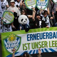 Thousands of people call for faster green shift in Germany