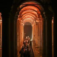 Rush at Basilica Cistern as entry fee drops to 1 lira for Turkish citizens