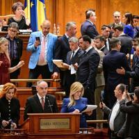 Romanian pro-EU PM loses no-confidence motion - World News