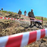 Turkish troops conduct mine clearance near Iraq border - Türkiye News