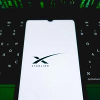 SpaceX agrees to buy low-band spectrum for Starlink phone service