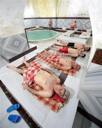 Turkeys famous Demirtaşpaşa Hamam welcomes tourists