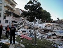Ущерб, причиненный землетрясением магнитудой 6,1 в Балыкесире, отражен на фотографиях агентства.
