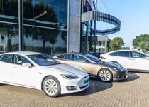 Tesla fiyatlarını düşürdü