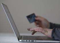 Kredi kartları, banka kartları ve ön ödemeli kartlarla aralık ayında yapılan toplam ödeme tutarı, bir önceki yılın aynı dönemine göre yüzde 48 artarak 2 trilyon 511,1 milyar lira oldu.
