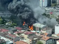 Fire engulfs workplace, adjacent buildings in Istanbul