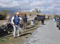 Teams launch 2,000-km plastic collection trek