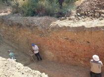 Researchers dig trench near active fault line in İzmir