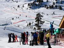 Semester break boosts demand for ski resorts