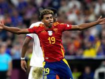 Three arrested, fourth wanted after teen star Yamals father stabbed