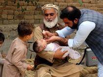 Pakistan officer killed guarding polio vaccination team