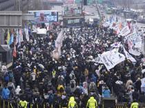 South Koreans protest as Yoon arrest deadline nears