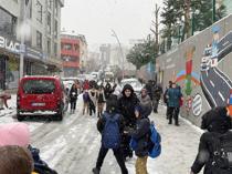 Some outlying districts close schools as snowfall hits Istanbul