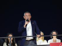 Özel says CHP backs civil servants amid wage dispute