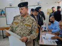Iraqi forces, displaced people vote early ahead of election