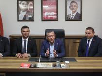 Özel rallies in Kilis as CHP challenges İmamoğlu case