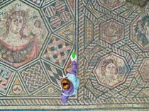 Mosaic with rich depictions unearthed in İznik