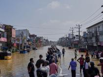 Floods hit Sri Lankas capital as cyclone death toll rises to 159