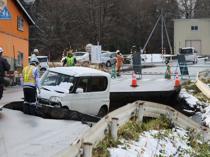 Major Japan quake injures 30, damages roads