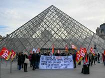 Louvre workers launch rolling strike