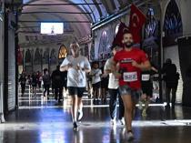 Runners race through Istanbul’s Grand Bazaar on year’s longest night