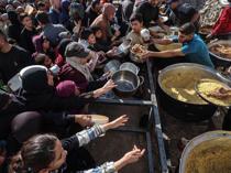 US pledges $2 bln for UN aid, with warning